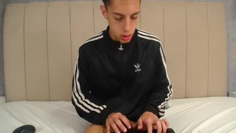 Snapshot of thiagos19 chatting on December 15, 12:07 am Thiago online show from December 15, 12:07 am