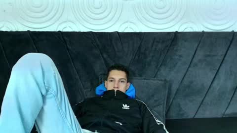 Snapshot of thiagos19 chatting on December 17, 12:11 pm Thiago online show from December 17, 12:11 pm