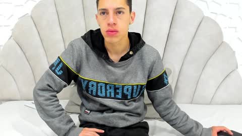 Snapshot of thiagos19 chatting on February 7, 12:17 pm Thiago online show from February 7, 12:17 pm