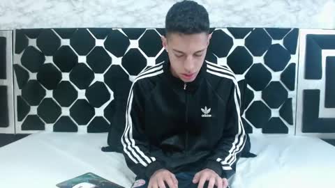 Snapshot of thiagos19 chatting on February 12, 10:04 pm Thiago online show from February 12, 10:04 pm