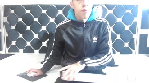 Snapshot of thiagos19 chatting on February 13, 12:21 pm Thiago online show from February 13, 12:21 pm