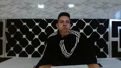 Snapshot of thiagos19 chatting on February 13, 9:38 pm Thiago online show from February 13, 9:38 pm