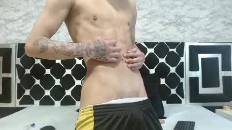 Snapshot of thiagos19 chatting on February 15, 6:23 pm Thiago online show from February 15, 6:23 pm