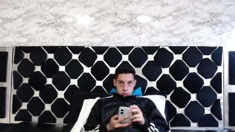 Snapshot of thiagos19 chatting on March 7, 7:38 pm Thiago online show from March 7, 7:38 pm