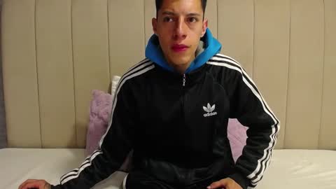 Snapshot of thiagos19 chatting on March 10, 9:40 pm Thiago online show from March 10, 9:40 pm