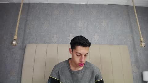 Snapshot of thiagos19 chatting on March 11, 11:04 pm Thiago online show from March 11, 11:04 pm