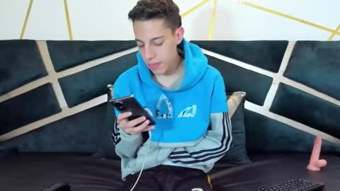 Snapshot of thiagos19 chatting on March 8, 2:10 pm Thiago online show from March 8, 2:10 pm