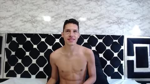 Snapshot of thiagos19 chatting on March 16, 1:04 pm Thiago online show from March 16, 1:04 pm