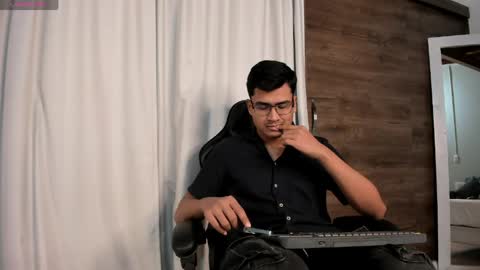 Snapshot of thiagovega_ chatting on June 7, 3:54 am thiagovega_ online show from June 7, 3:54 am