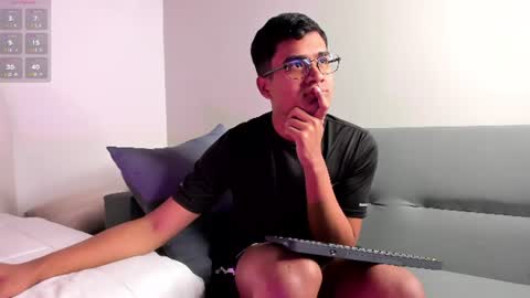 thiagovega_ online show from August 3, 9:04 am