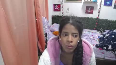 Snapshot of thiana_horny chatting on June 9, 1:01 pm thiana_horny online show from June 9, 1:01 pm