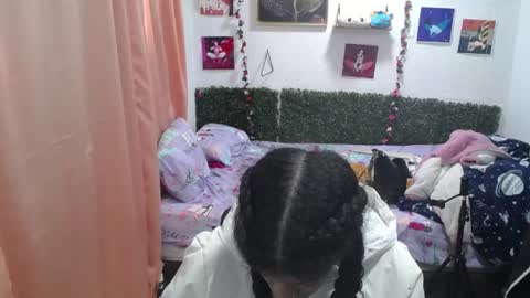 Snapshot of thiana_horny chatting on June 10, 12:26 pm thiana_horny online show from June 10, 12:26 pm