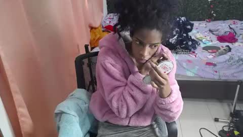 Snapshot of thiana_horny chatting on June 13, 2:15 pm thiana_horny online show from June 13, 2:15 pm