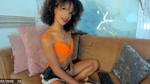 Snapshot of thiana_rogers chatting on February 19, 8:05 pm Thiana Rogers online show from February 19, 8:05 pm