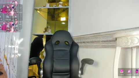 Snapshot of thiana_rogers chatting on May 28, 8:28 pm Thiana Rogers online show from May 28, 8:28 pm