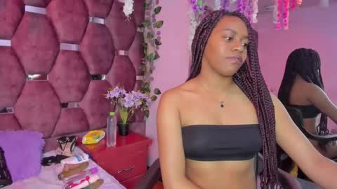 thiana_taylor online show from December 20, 12:01 pm