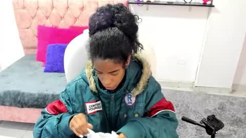 Snapshot of thianahorny chatting on December 4, 12:14 pm thianahorny online show from December 4, 12:14 pm