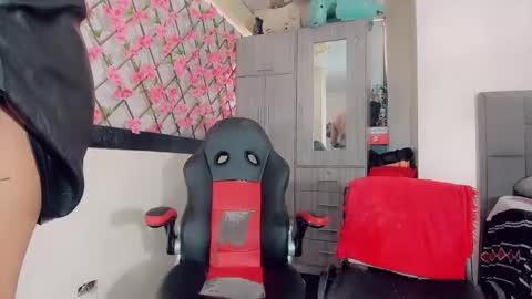 Snapshot of thiara_veky chatting on February 14, 6:48 pm Thiara online show from February 14, 6:48 pm
