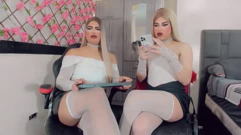 Snapshot of thiara_veky chatting on February 18, 6:59 pm Thiara online show from February 18, 6:59 pm