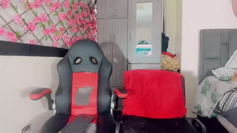 Snapshot of thiara_veky chatting on March 9, 7:29 pm Thiara online show from March 9, 7:29 pm