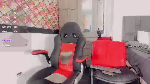 Snapshot of thiara_veky chatting on May 9, 6:02 pm Thiara online show from May 9, 6:02 pm