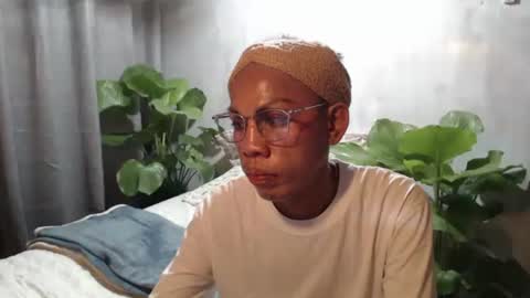 Snapshot of thick_bigcock13 chatting on April 13, 9:37 am gil online show from April 13, 9:37 am