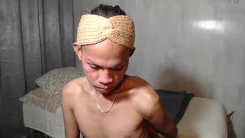 Snapshot of thick_bigcock13 chatting on April 19, 8:44 pm gil online show from April 19, 8:44 pm