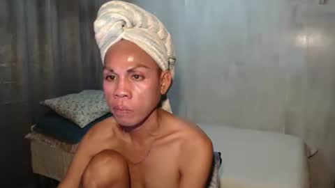 Snapshot of thick_bigcock13 chatting on April 21, 2:51 am gil online show from April 21, 2:51 am