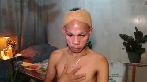 Snapshot of thick_bigcock13 chatting on May 2, 12:04 am gil online show from May 2, 12:04 am