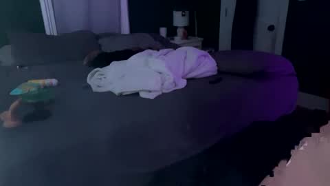 Snapshot of thick_d_energy chatting on March 8, 9:24 am Thick D Bottom online show from March 8, 9:24 am