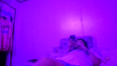 Snapshot of thickassazn93 chatting on October 6, 1:58 am thickassazn93 online show from October 6, 1:58 am