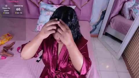 Snapshot of thickbrunnett chatting on December 14, 11:59 am SOFIA online show from December 14, 11:59 am