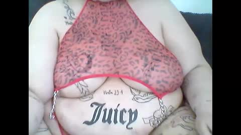 Snapshot of thickdarkangel chatting on April 17, 4:10 pm thickdarkangel online show from April 17, 4:10 pm