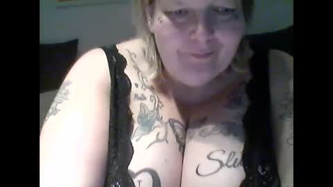 Snapshot of thickdarkangel chatting on May 22, 6:46 pm thickdarkangel online show from May 22, 6:46 pm