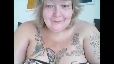 Snapshot of thickdarkangel chatting on May 26, 1:29 pm thickdarkangel online show from May 26, 1:29 pm