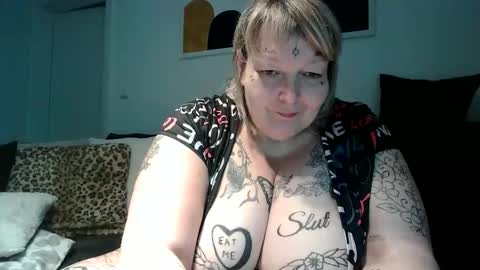 Snapshot of thickdarkangel chatting on June 9, 6:19 pm thickdarkangel online show from June 9, 6:19 pm