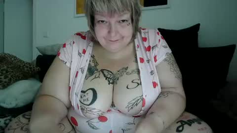 Snapshot of thickdarkangel chatting on July 1, 1:13 pm thickdarkangel online show from July 1, 1:13 pm