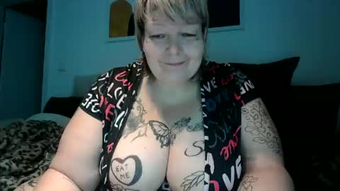 Snapshot of thickdarkangel chatting on July 27, 6:04 pm thickdarkangel online show from July 27, 6:04 pm