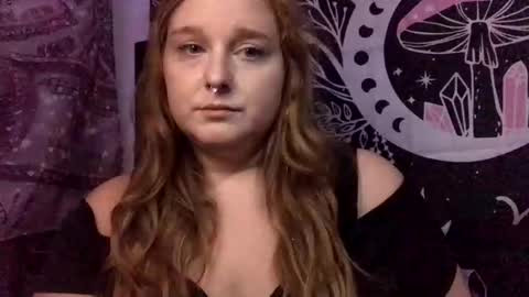 Snapshot of thickgingergoddess chatting on October 6, 3:48 am Ariel online show from October 6, 3:48 am
