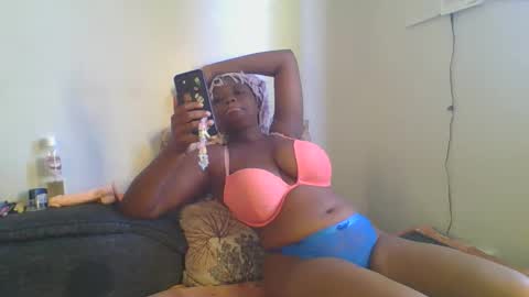 thickie_ online show from November 17, 4:40 am