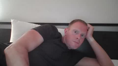 thickkredd8 online show from March 11, 2:06 am