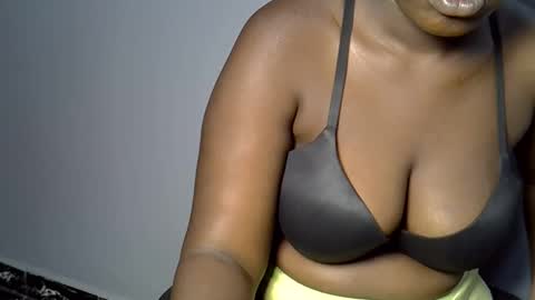 Snapshot of thicky_ebony001 chatting on March 21, 9:14 am thicky_ebony001 online show from March 21, 9:14 am