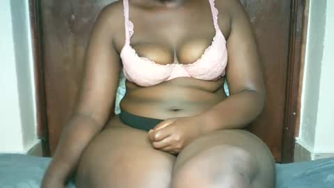 Snapshot of thickybabe_05 chatting on January 20, 5:37 am thickybabe_05 online show from January 20, 5:37 am