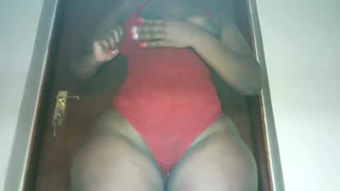 Snapshot of thickybabe_05 chatting on February 14, 6:12 am thickybabe_05 online show from February 14, 6:12 am
