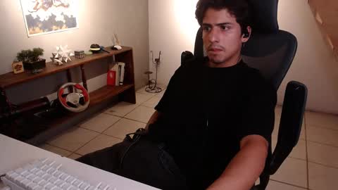 Snapshot of thieves_us chatting on February 12, 5:24 am thieves_us online show from February 12, 5:24 am