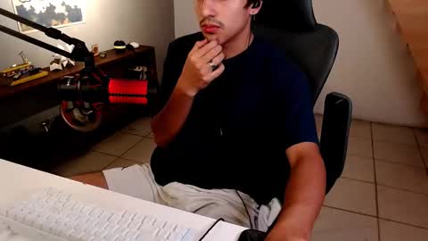 Snapshot of thieves_us chatting on March 2, 5:08 am thieves_us online show from March 2, 5:08 am