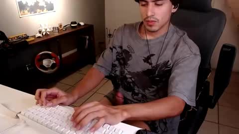 Snapshot of thieves_us chatting on March 28, 6:02 am thieves_us online show from March 28, 6:02 am