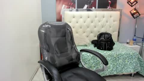  THIAGO COLLINS  online show from May 31, 10:44 pm