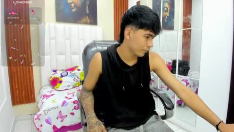  THIAGO COLLINS  online show from June 10, 9:46 pm