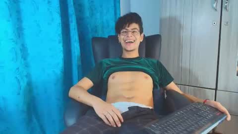 Thiago Saenzz online show from July 18, 11:08 pm